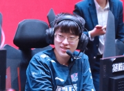 九游- Scout重返赛场，反败为胜首场状态出色，MAD观众沸腾！赛场气氛高涨